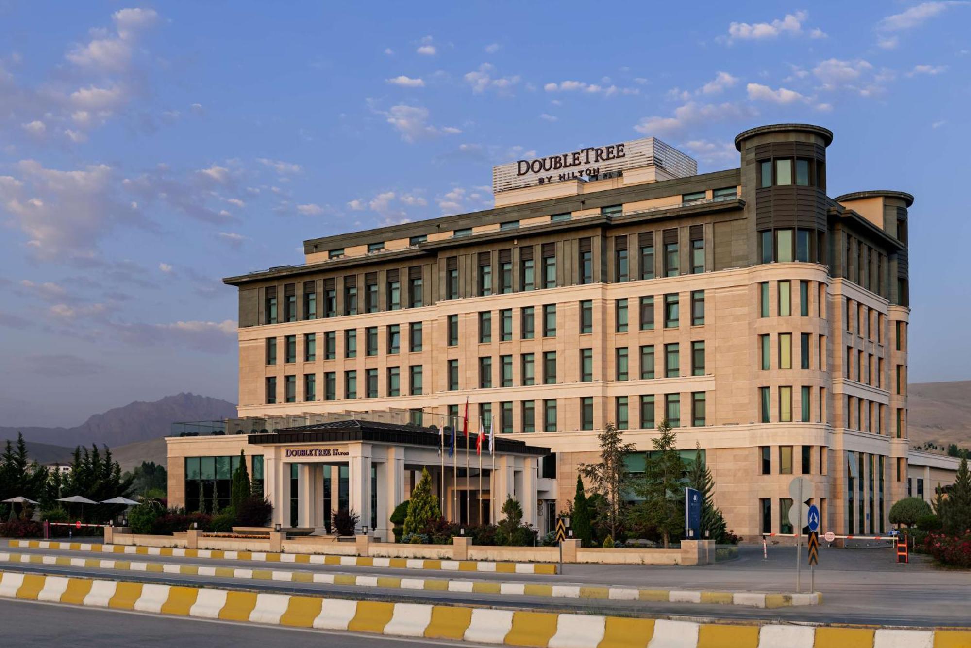 Doubletree By Hilton Van Ngoại thất bức ảnh